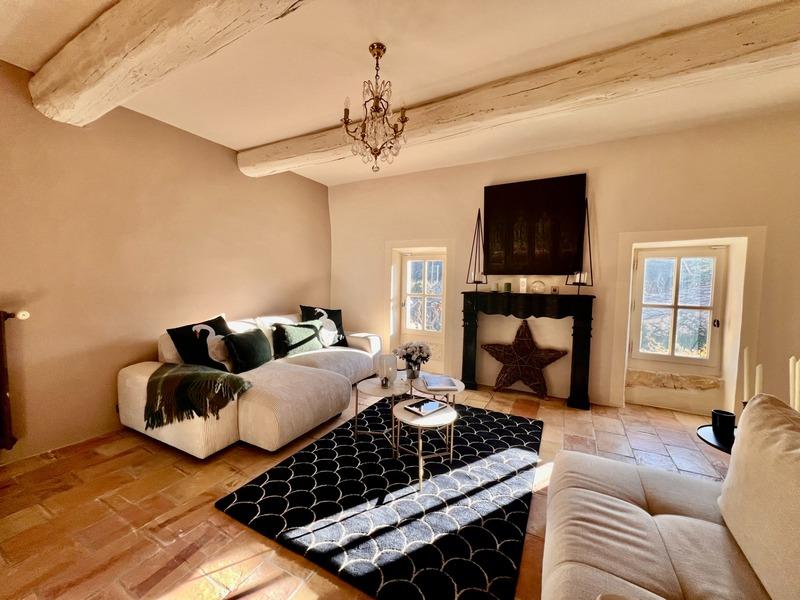 Propriété - 439 m² - 12 pièces