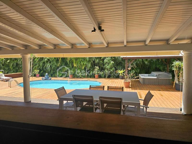 Maison - 177 m² - 7 pièces