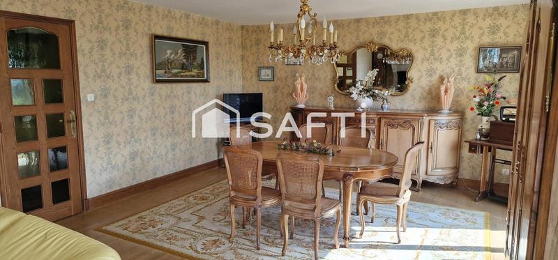 Maison - 222 m² - 8 pièces