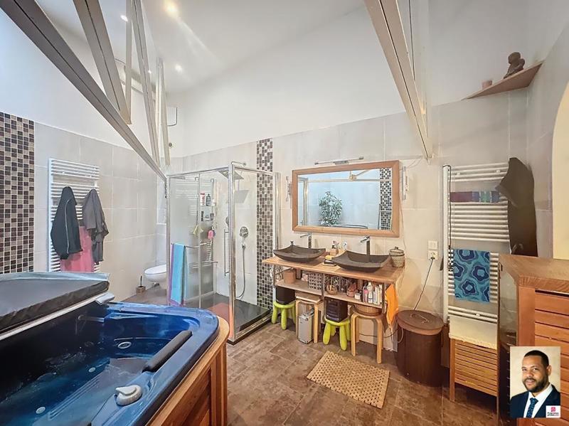 Loft - 460 m² - 8 pièces