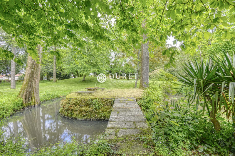 Maison - 214 m² - 10 pièces