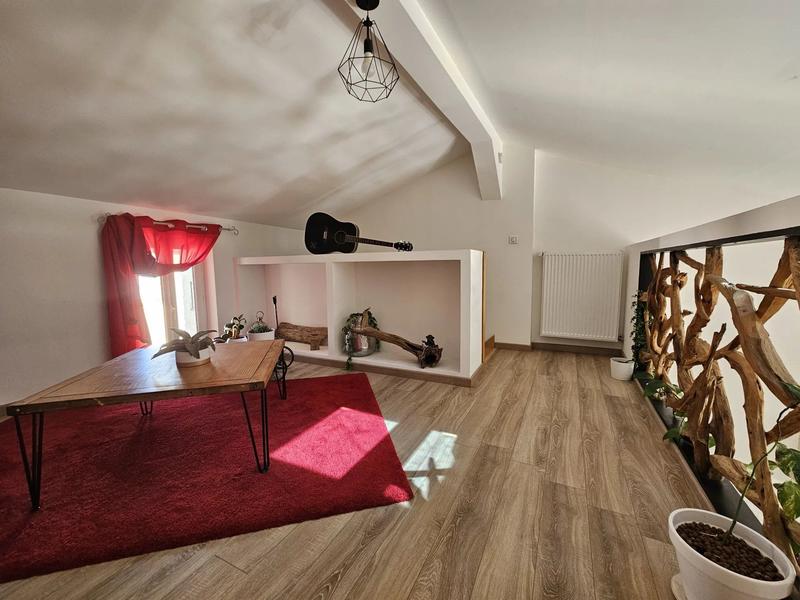 Maison - 157 m² - 9 pièces