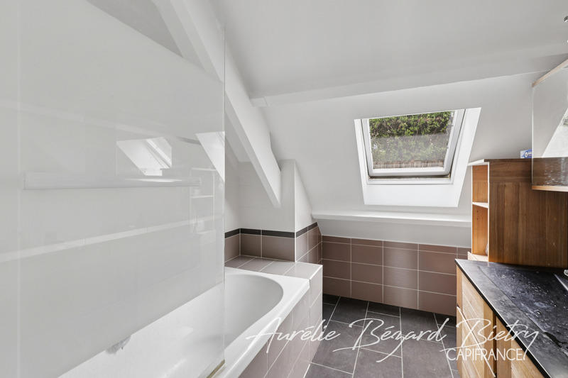 Maison - 181 m² - 8 pièces