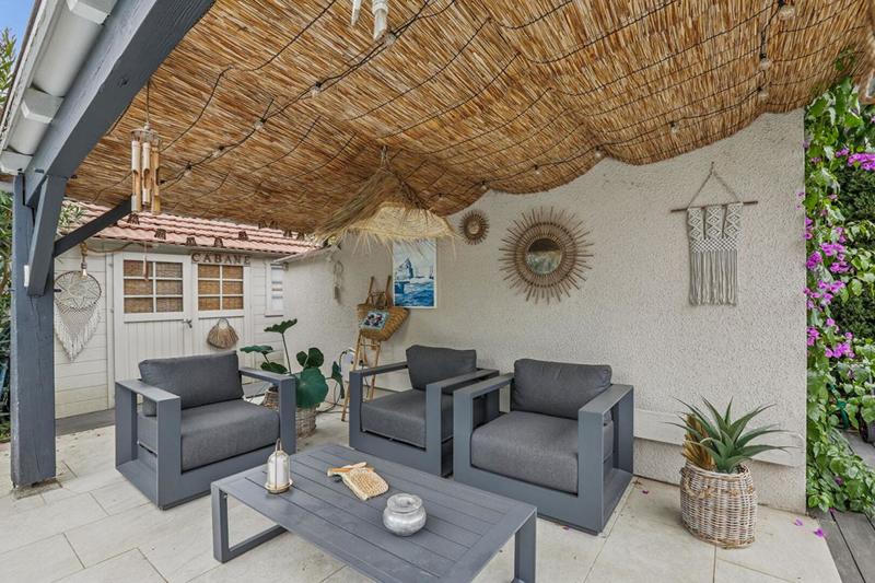 Villa - 221 m² - 6 pièces