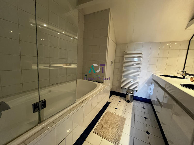 Maison - 249 m² - 9 pièces