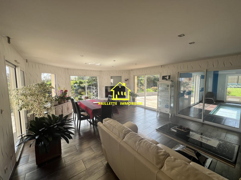 Maison traditionnelle - 200 m² - 4 pièces