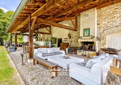 Maison - 590 m² - 19 pièces