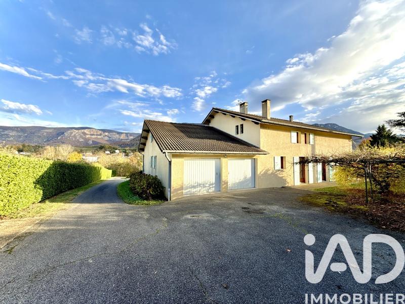 Maison - 210 m² - 7 pièces