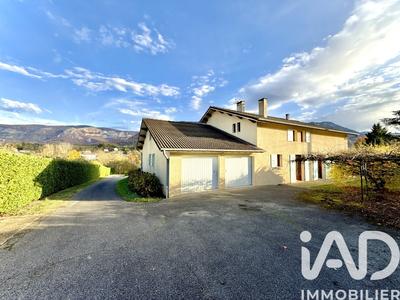 Maison - 210 m² - 7 pièces