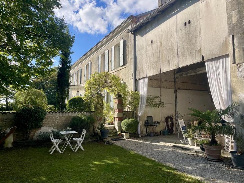 Maison de maîtres - 247 m² - 7 pièces