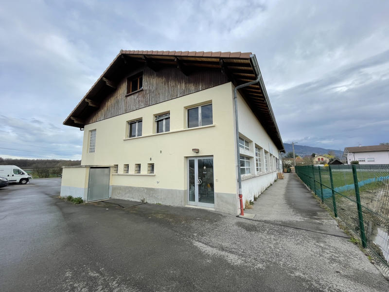 Local commercial - 1 260 m²
