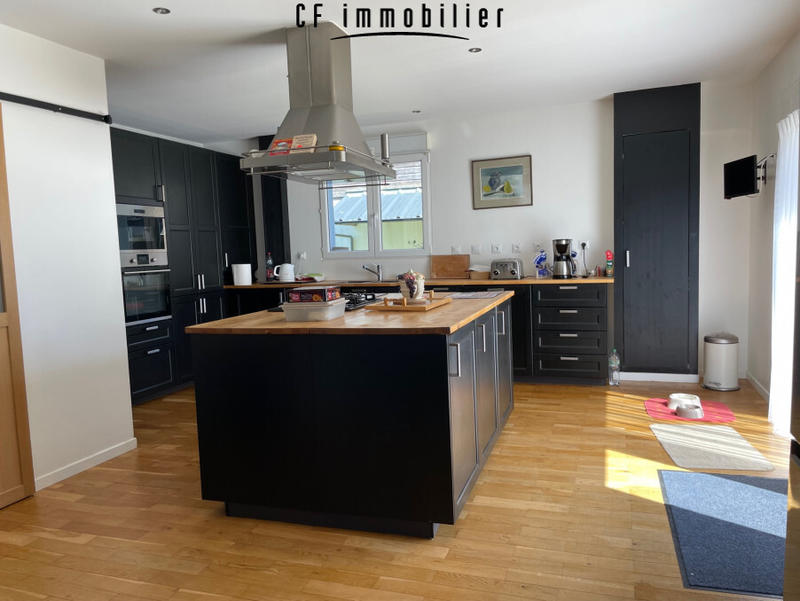 Maison - 220 m² - 6 pièces