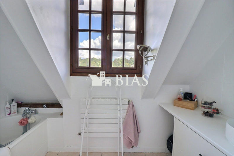 Maison traditionnelle - 150 m² - 6 pièces