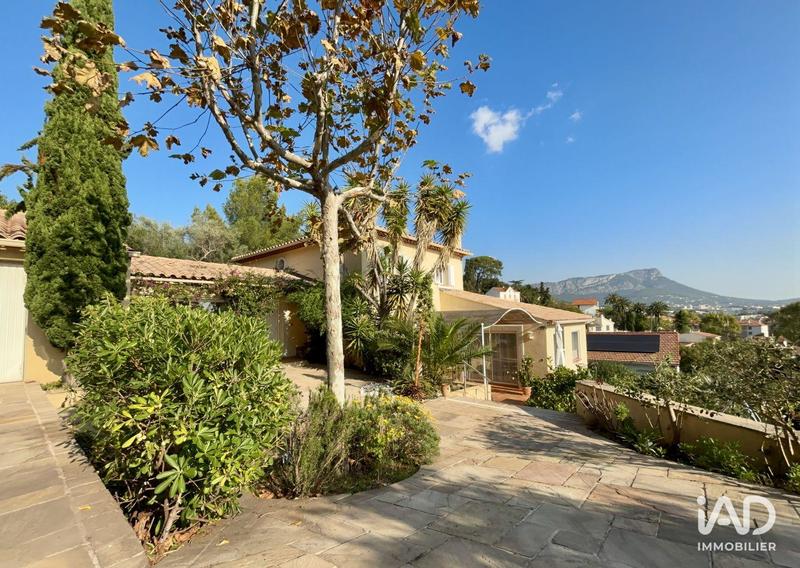 Maison - 223 m² - 7 pièces