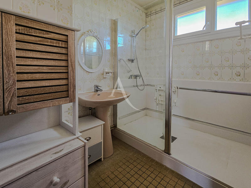 Appartement - 80 m² - 5 pièces