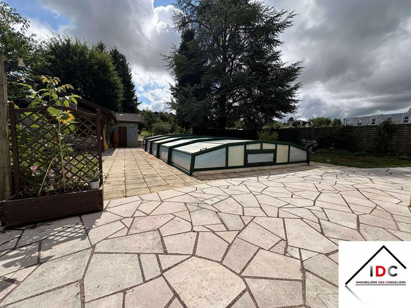 Maison - 418 m² - 10 pièces