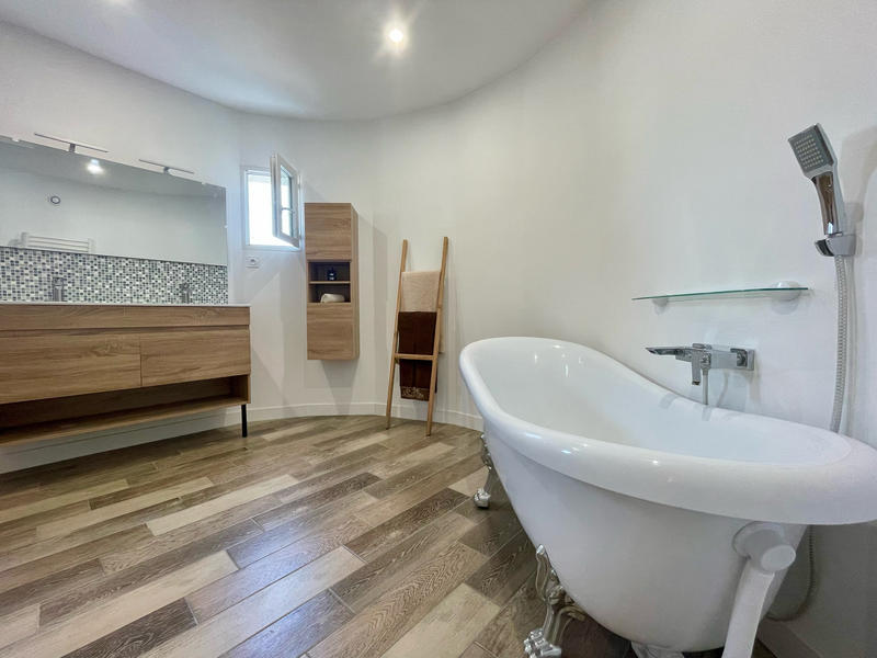 Maison - 243 m² - 6 pièces