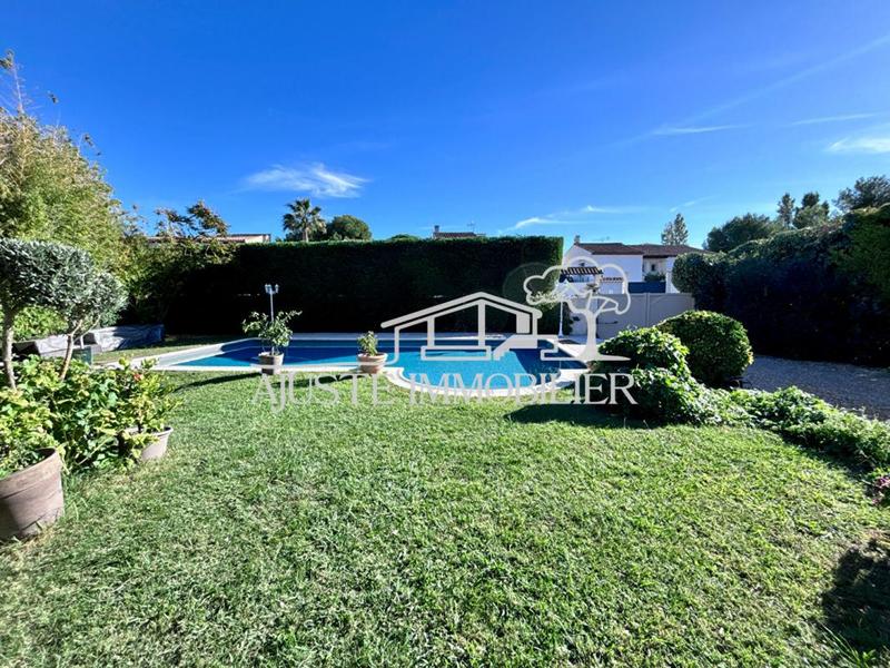 Maison traditionnelle - 170 m² - 4 pièces