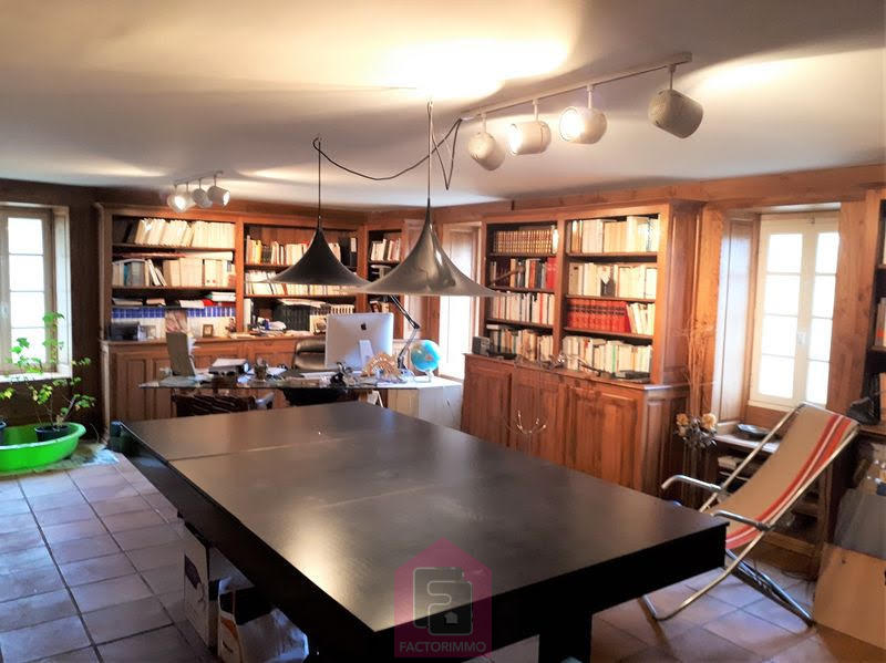 Propriété - 310 m² - 9 pièces