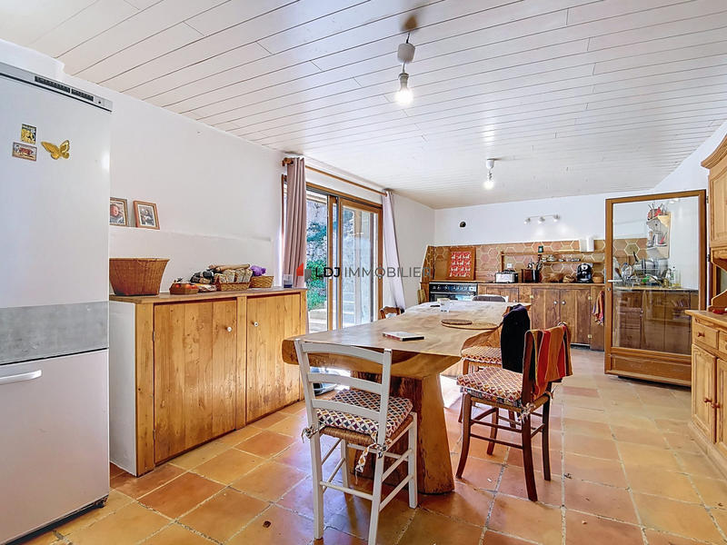 Maison - 350 m² - 12 pièces