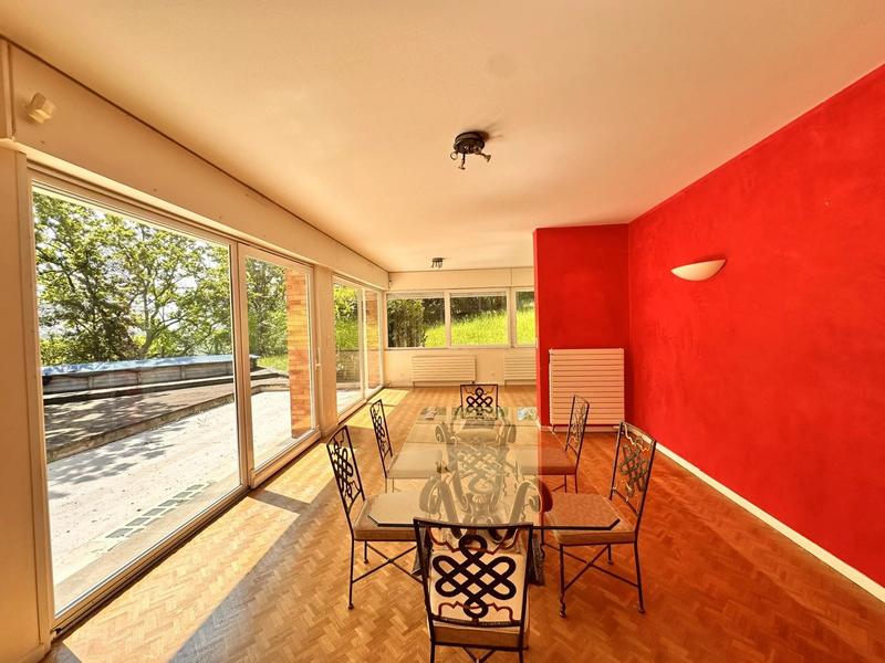 Maison - 240 m² - 6 pièces