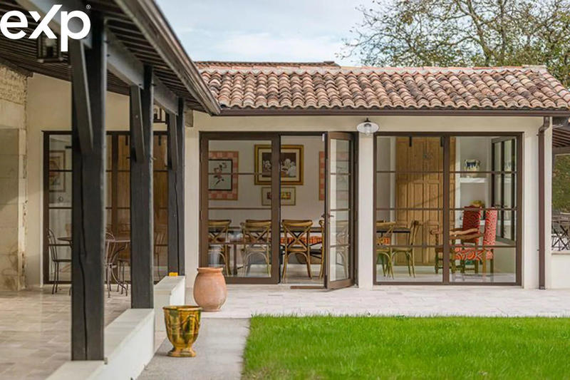 Maison - 300 m² - 9 pièces