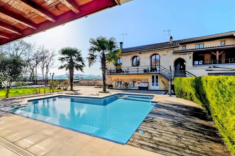 Maison en pierre - 413 m² - 8 pièces