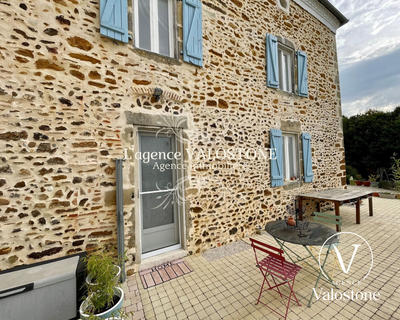 Maison traditionnelle - 255 m² - 4 pièces