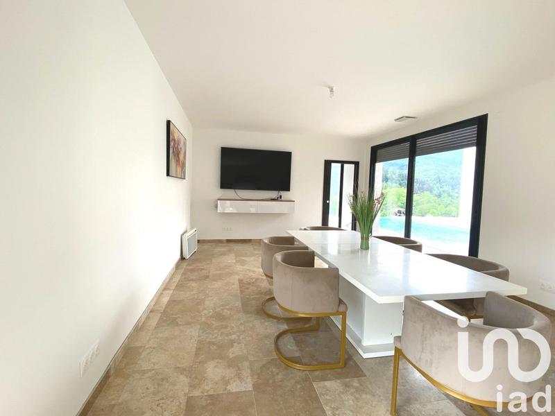 Maison - 212 m² - 6 pièces