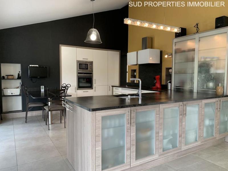 Maison - 210 m² - 6 pièces