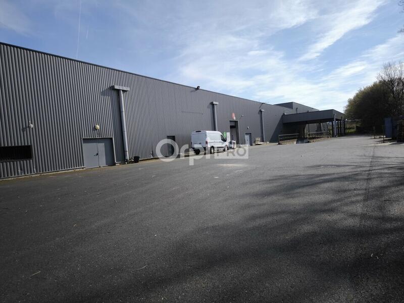 Local commercial - 1 700 m²