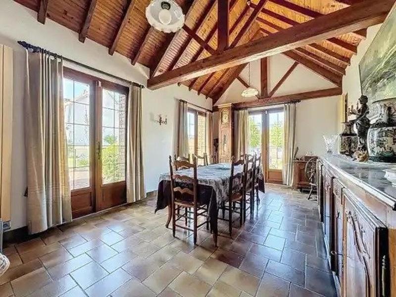 Maison - 228 m² - 7 pièces