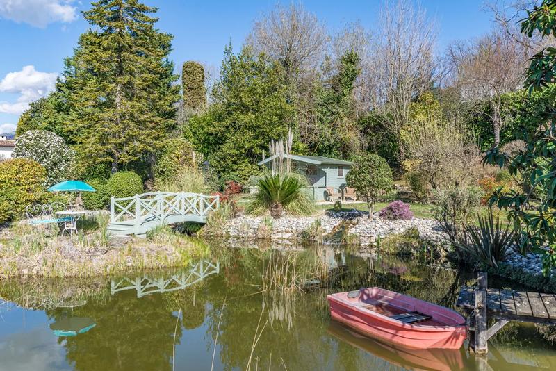 Maison - 330 m² - 11 pièces