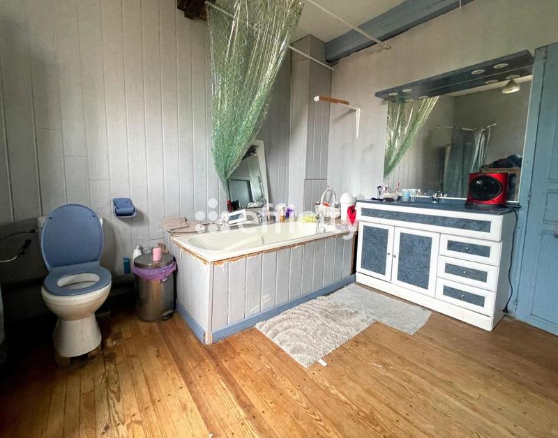 Maison - 236 m² - 8 pièces