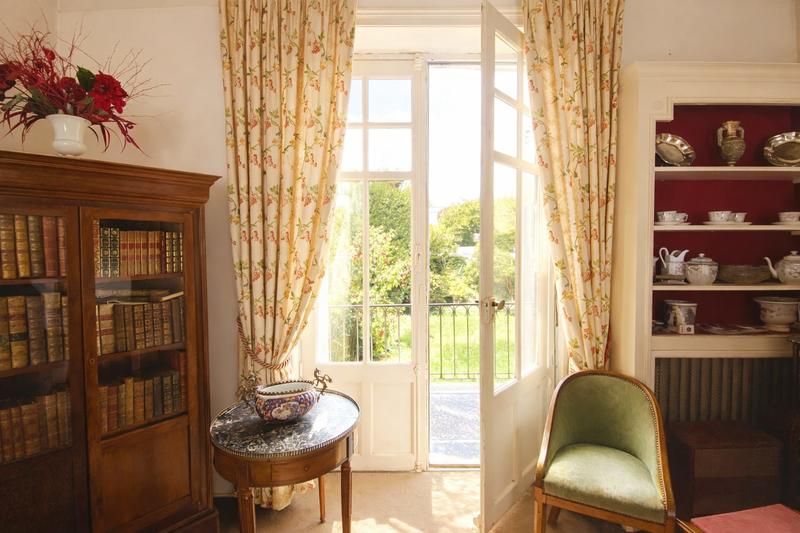 Maison - 230 m² - 8 pièces