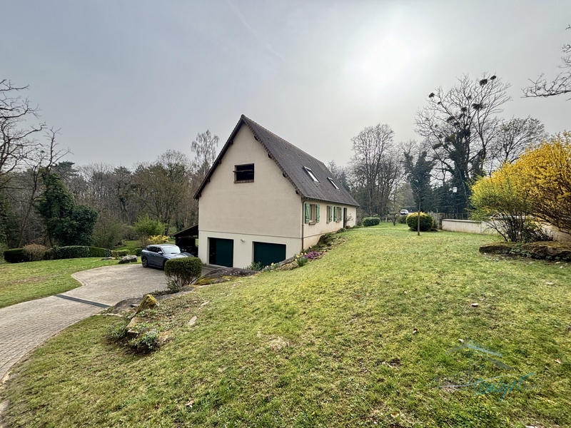 Maison - 252 m² - 8 pièces