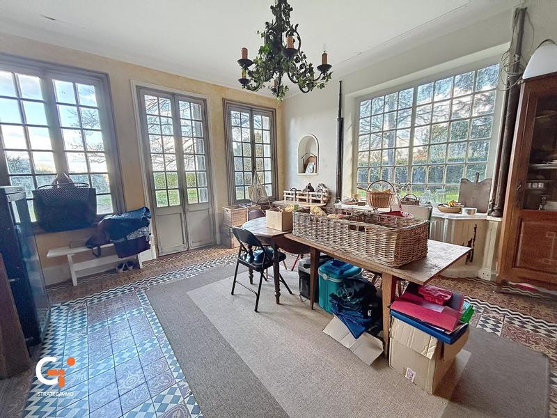 Propriété - 365 m² - 12 pièces