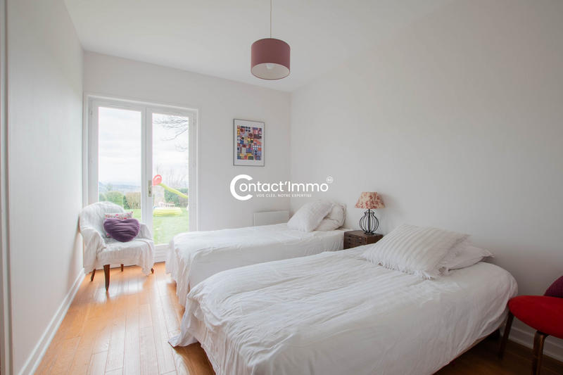 Maison - 210 m² - 6 pièces