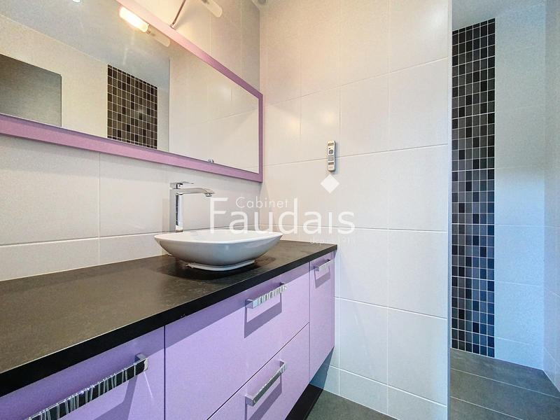 Maison - 224 m² - 8 pièces