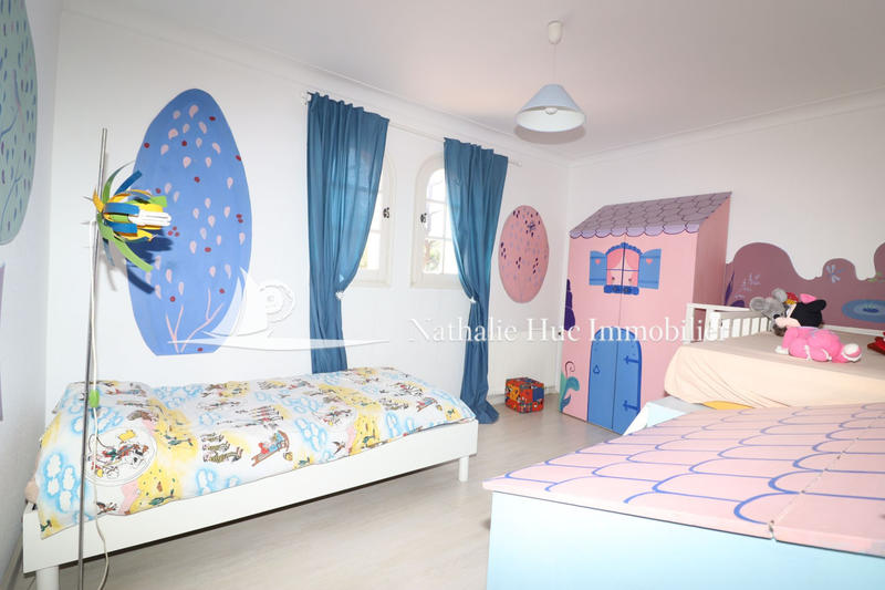 Maison - 280 m² - 8 pièces