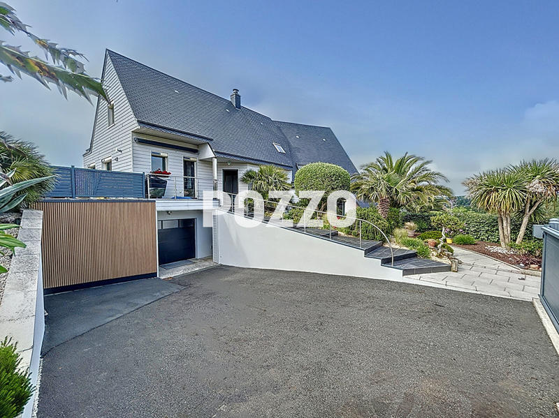 Maison - 292 m² - 10 pièces