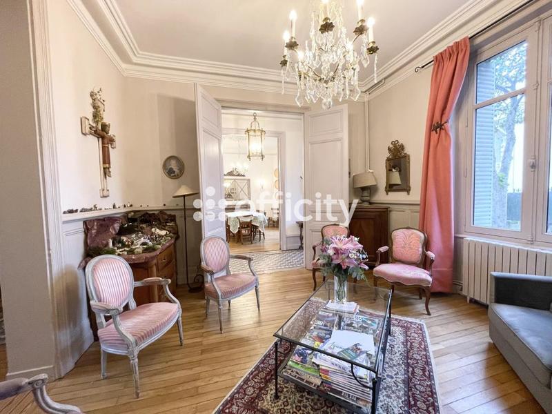 Demeure - 255 m² - 11 pièces