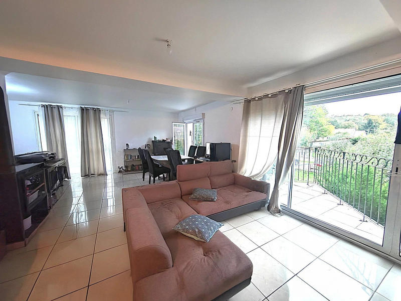 Maison - 300 m² - 16 pièces