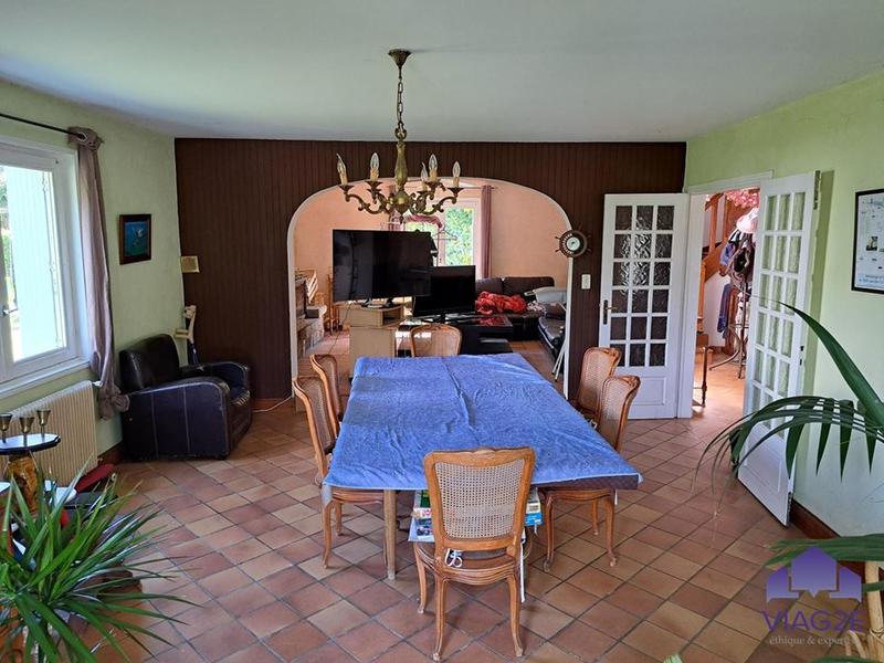 Maison traditionnelle - 170 m² - 8 pièces