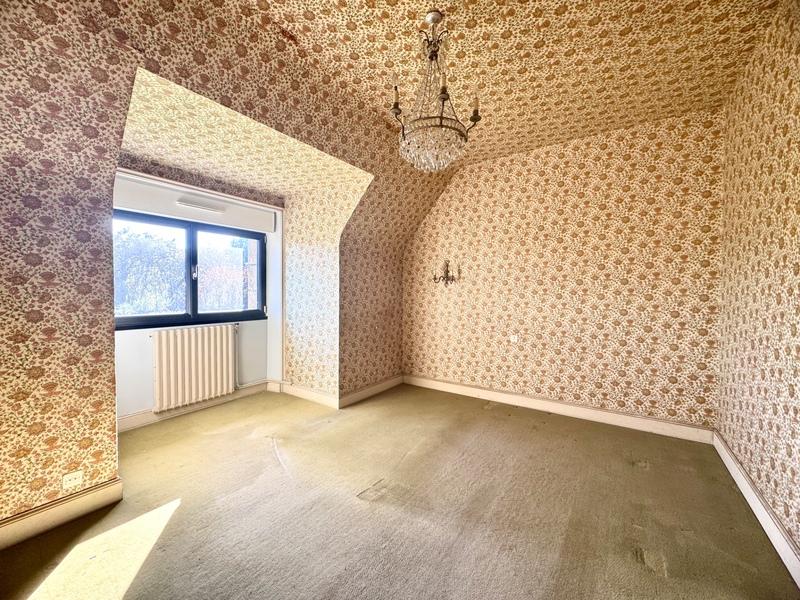 Maison - 252 m² - 9 pièces