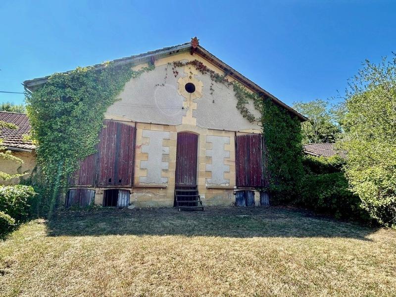 Maison - 330 m² - 13 pièces