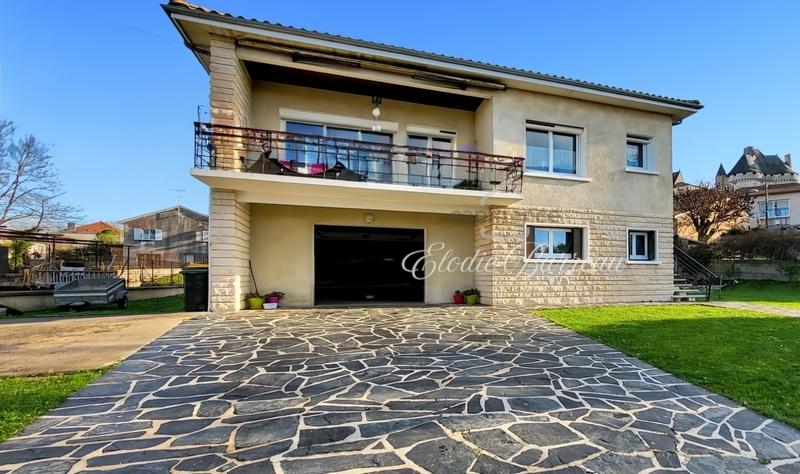 Maison - 225 m² - 10 pièces