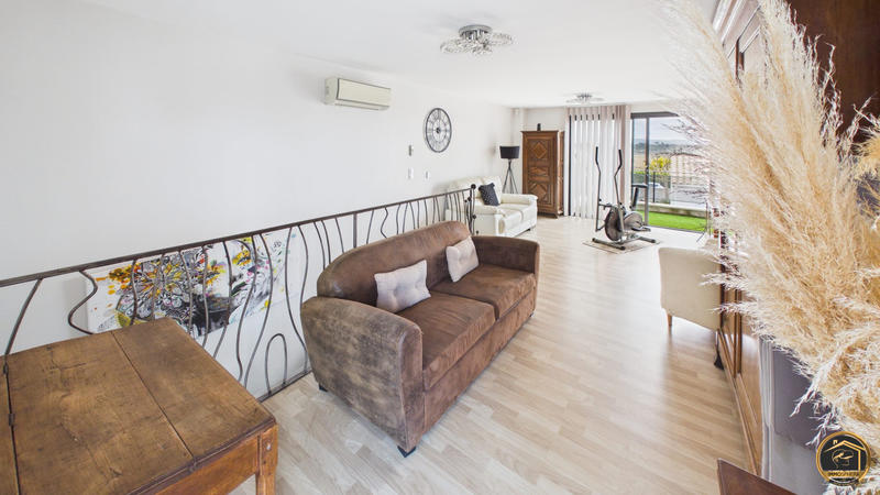 Maison contemporaine - 251 m² - 8 pièces