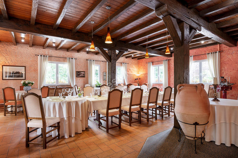 Maison - 720 m² - 12 pièces