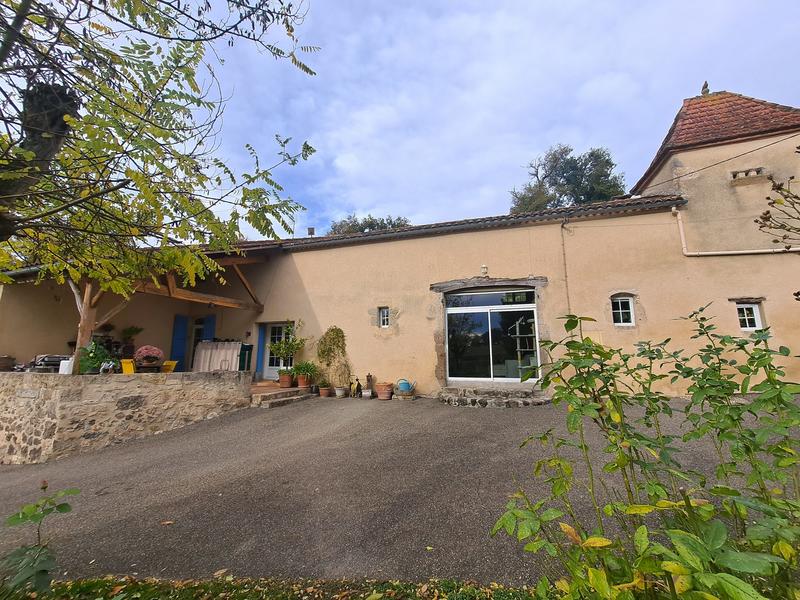 Maison - 222 m² - 7 pièces